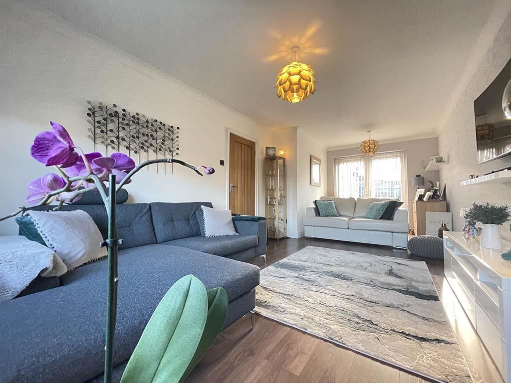 5 bedroom detached house For Sale in Steeton - Lounge
